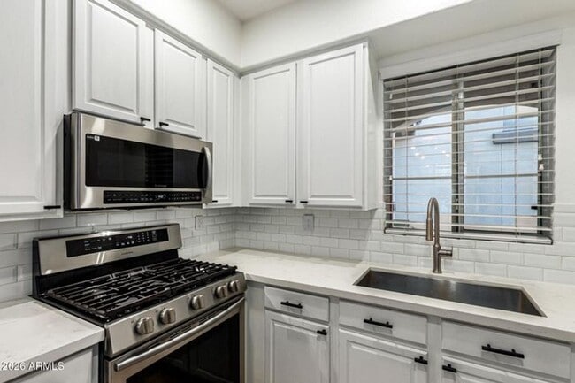 Building Photo - 2992 N Miller Rd