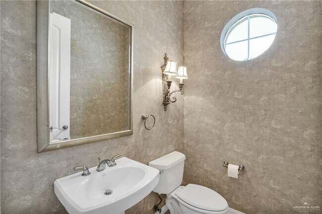 Building Photo - 21 Bales Rd