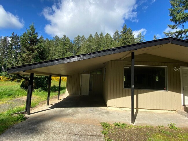 Building Photo - 2 Bedroom 1 bath with carport and yard