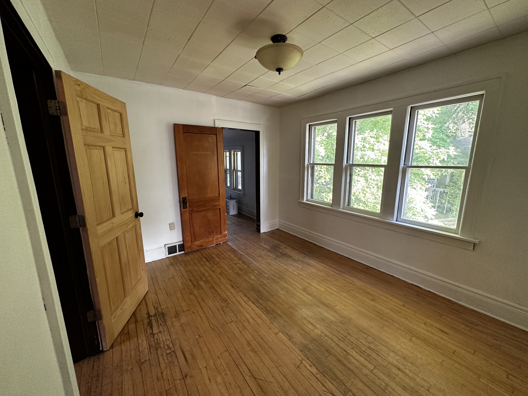 Dining room with natural light - 560 Stryker ave