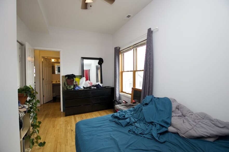 Building Photo - 1340 W Hubbard St