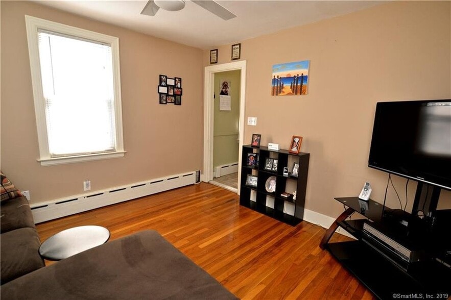 Primary Photo - 85 Kneen St