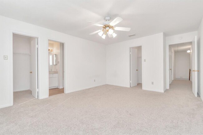 Building Photo - 9800 Pagewood Ln