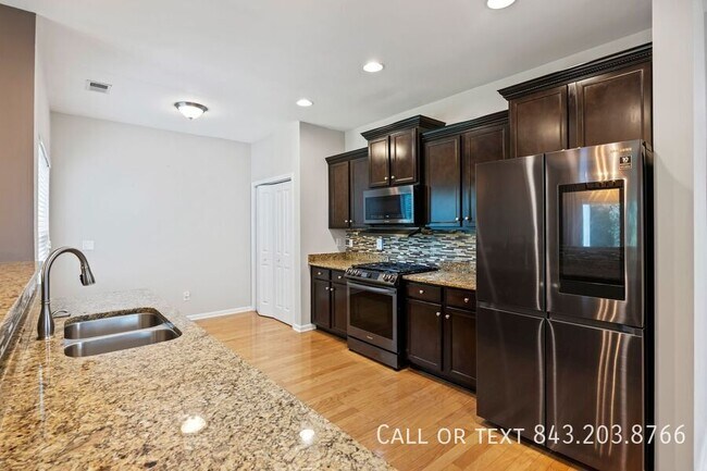 Building Photo - 158 Charlesfort Way