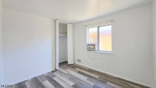 Building Photo - 619 Sussex St