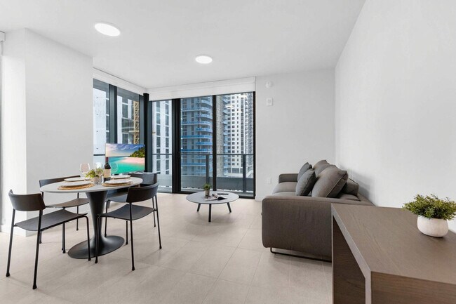 Building Photo - 501 NE 1st Ave