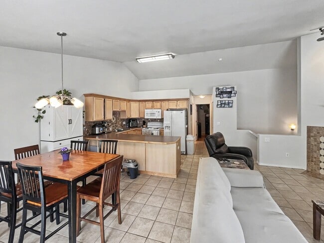 Building Photo - 5702 Sapphire Loop