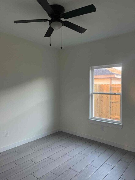 Building Photo - 1806 Atrium Pl Dr