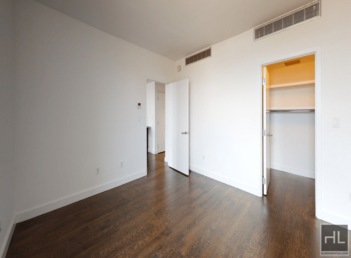 Building Photo - No fee 2 bed 2 bath WEST END AVENUE