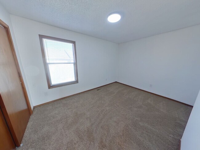 Building Photo - 3233 Illinois Apt #4