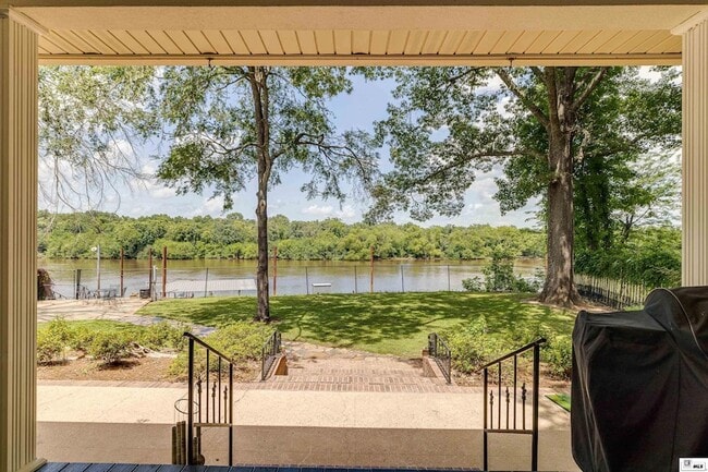 Building Photo - 237 River Oaks Dr