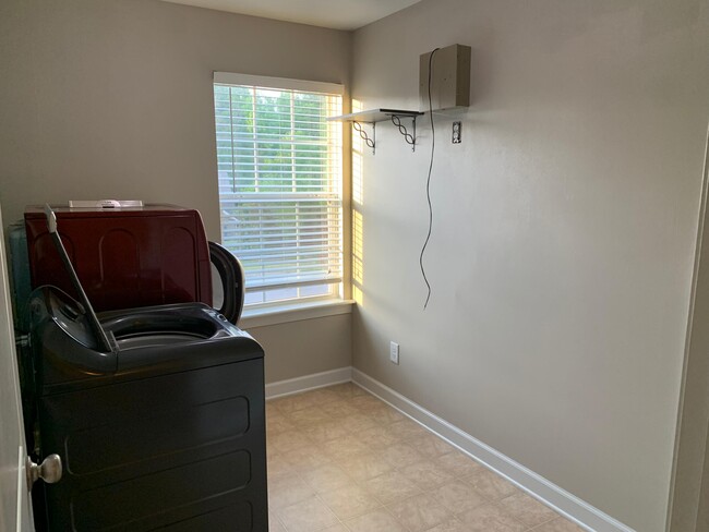 Building Photo - 5140 Wells Dr