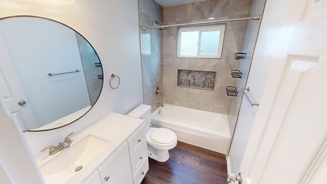 Building Photo - Spacious 2BD/1BA Ground-Floor Unit with Private Yard