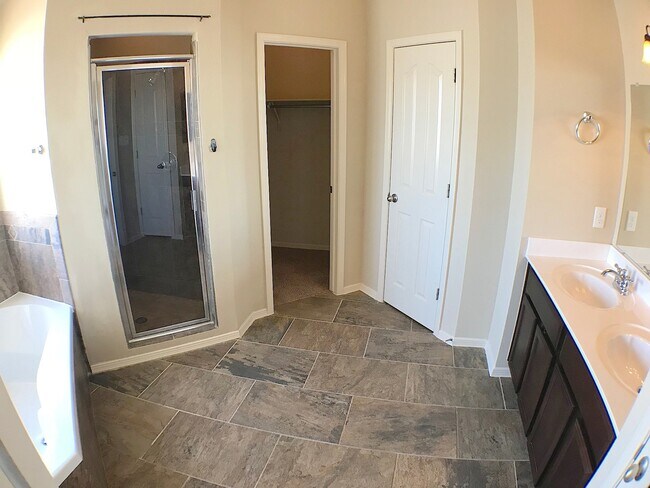 Building Photo - Sandstone Ranch Estates 3 bed with Refrig A/C plus Bonus Loft!