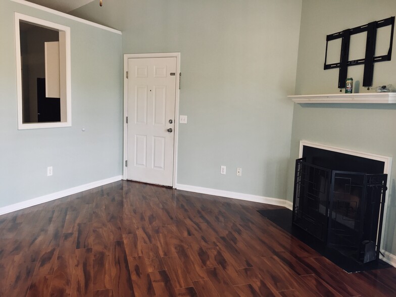 Open Concept Living Space - 105 Pelham Square Way