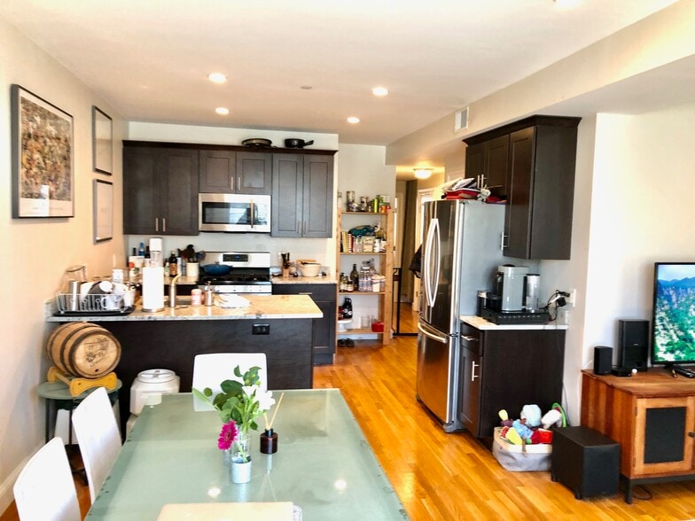 Building Photo - 19 Plymouth St