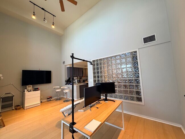 Building Photo - 689 Marin Blvd