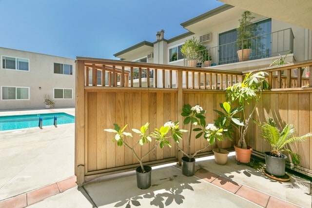 Patio - 3640 Cardiff Ave