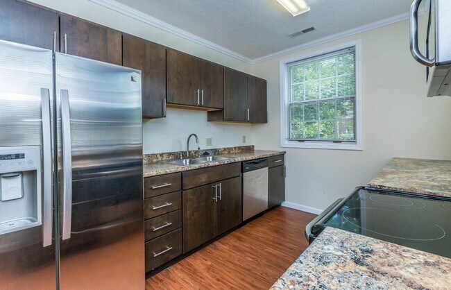 Interior Photo - 313 N Lincoln