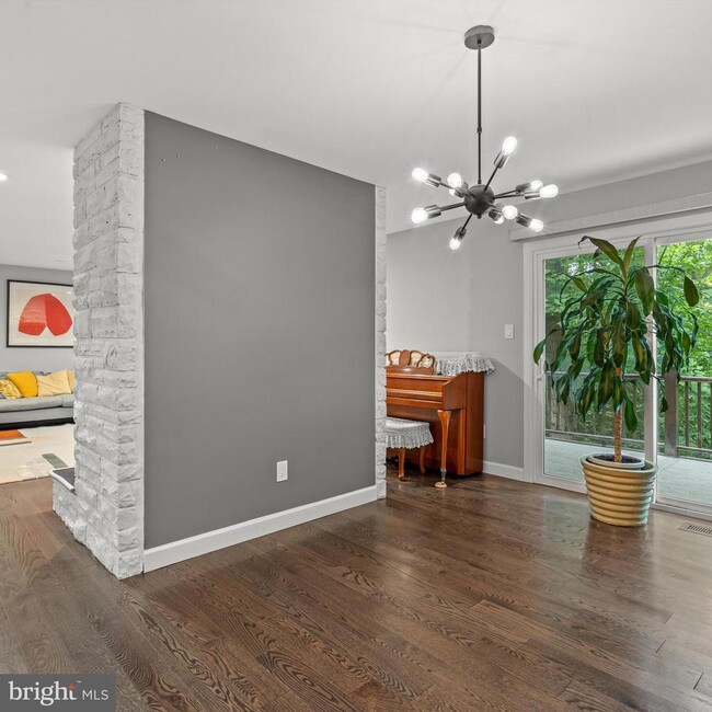 Building Photo - 3704 Oak Hill Way