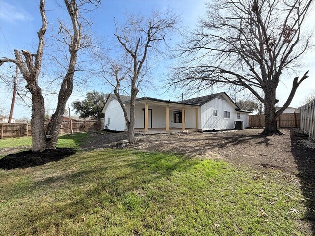 Building Photo - 1504 Parkview Ln