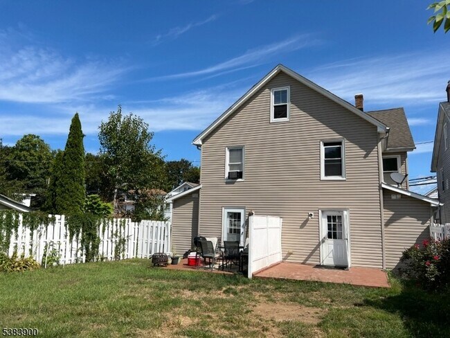 Building Photo - 42 Fern Ave