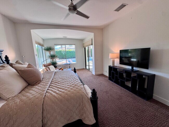 Building Photo - 102 Cll Los Hibiscos