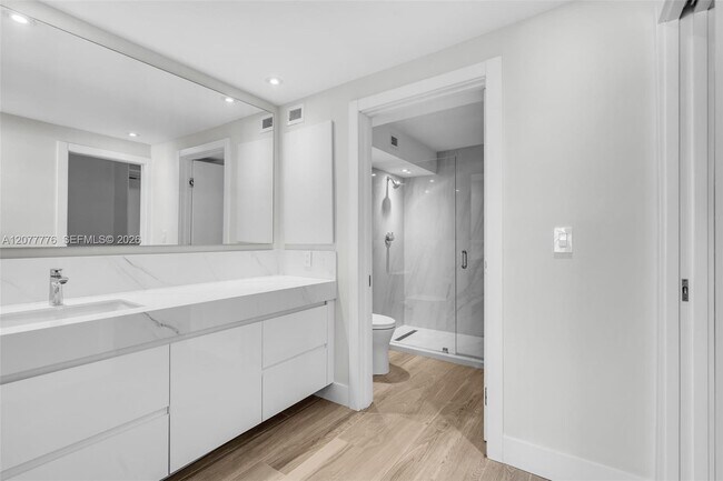 Building Photo - 607 Ocean Dr