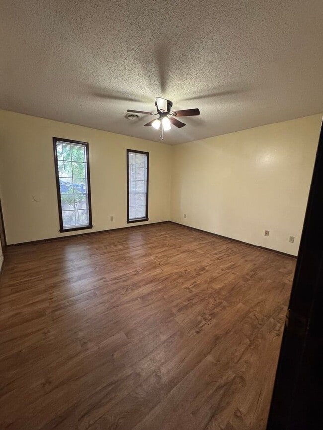 Building Photo - 4724 Skywood Dr