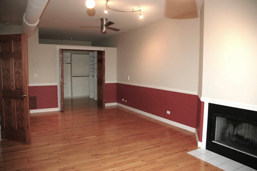 Master bedroom walk-in closet - 525 N Ada St