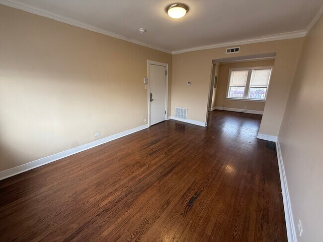 Building Photo - 4454 W Diversey Ave