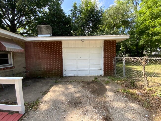 Building Photo - 202 Grace St