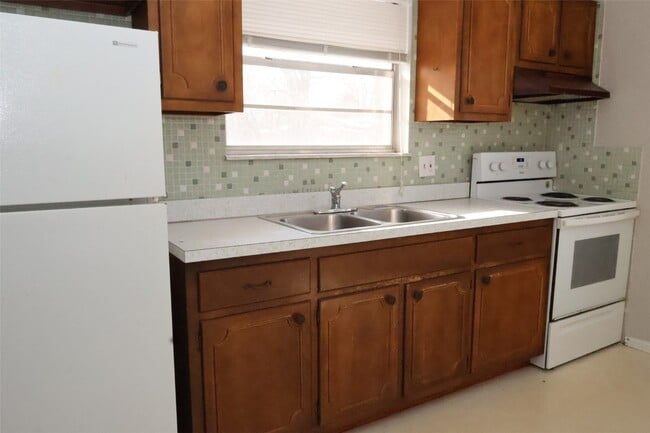 Building Photo - 835 Cole Blvd