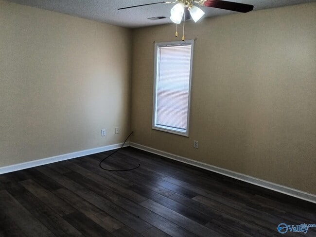 Building Photo - 217 Falcon Ridge Dr