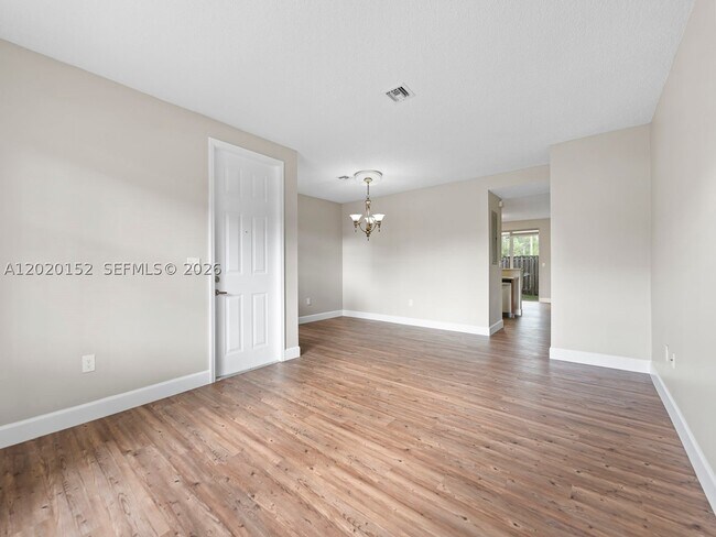 Building Photo - 1049 NE 42nd Ave