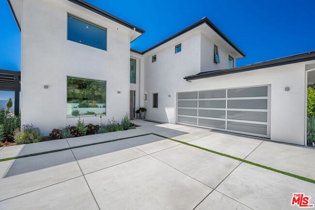Building Photo - 33303 Hassted Dr