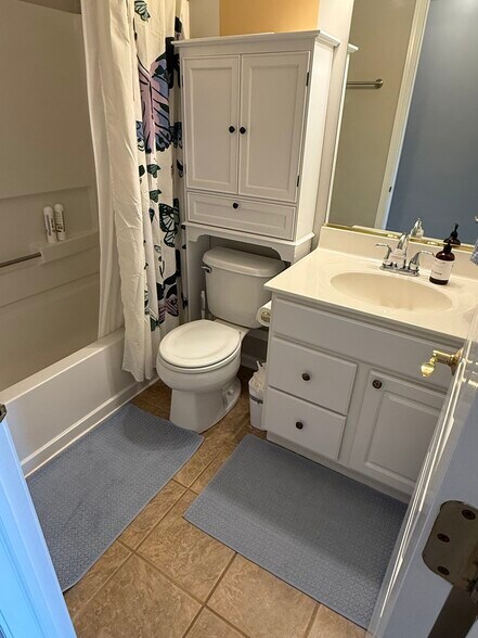 Building Photo - 3157 Bromley Ln
