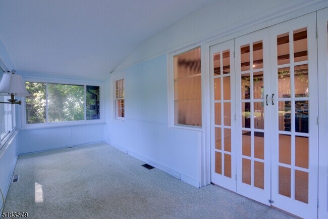 Building Photo - 15 Scenic Dr