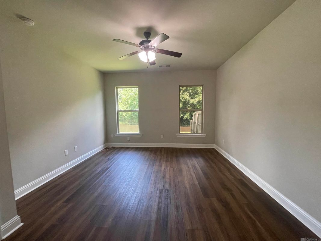 Building Photo - 1303 Hickory Creek Dr