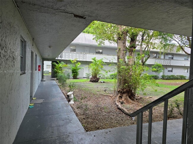 Building Photo - 17255 SW 95th Ave