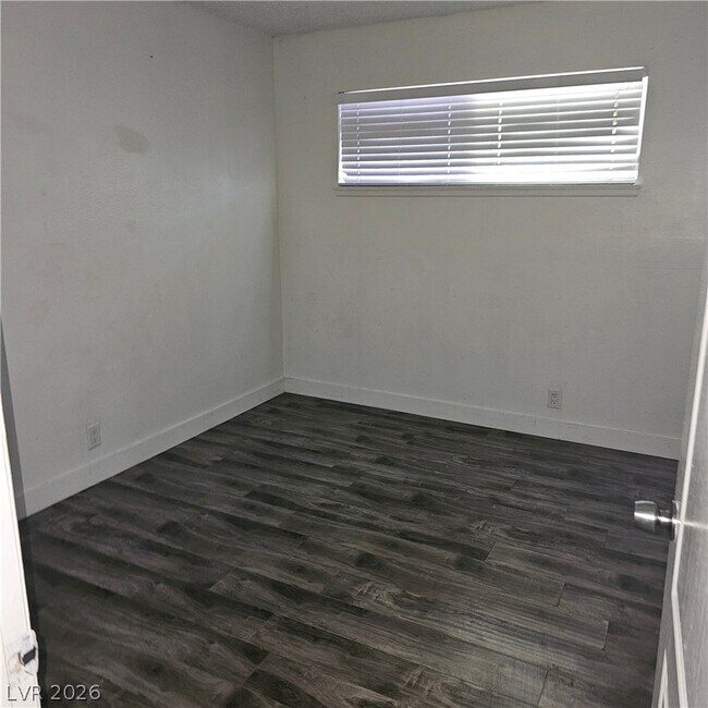 Building Photo - 213 Orchid Dr