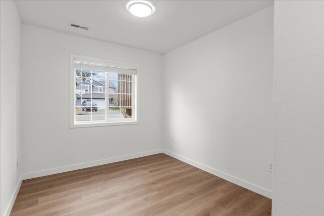 Building Photo - Beautiful & Freshly remodeled home in Fryelands Monroe