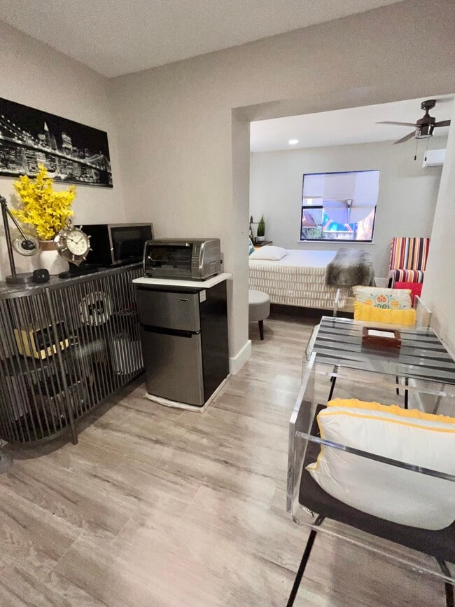 Building Photo - 2474 SE Calais St