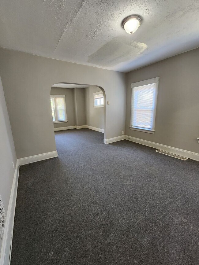 Building Photo - Adams9914