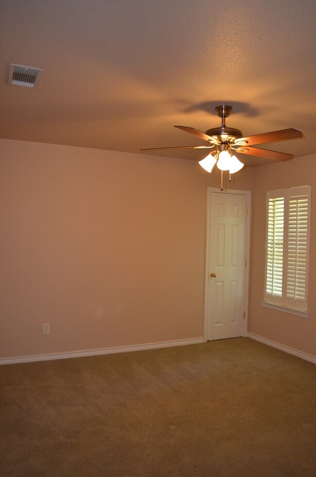 Building Photo - EXECUTIVE HOME IN COUNTRY TRAILS SUBDIVISI...