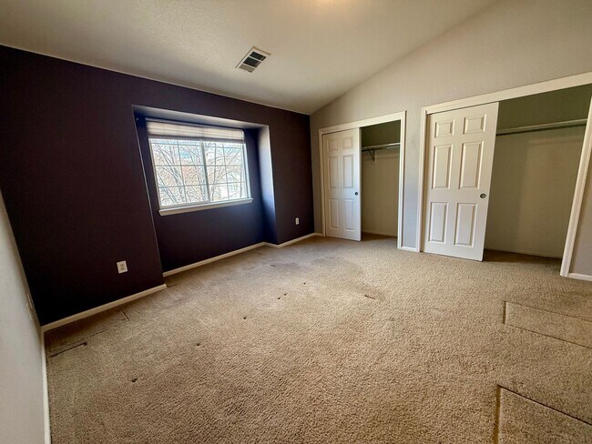 Building Photo - Spacious, Updated 2BR / 2 BA Condo in Gated Community!