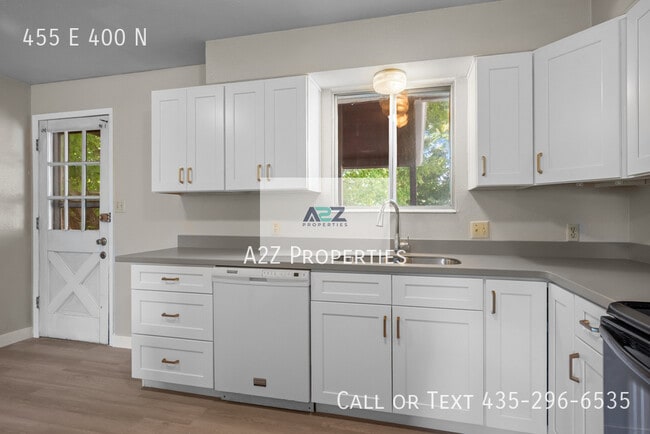 Building Photo - 455 E 400 N