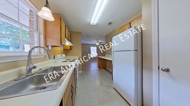 Building Photo - 610 Lee Ave