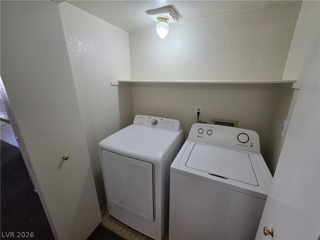 Building Photo - 2724 Otter Creek Ct