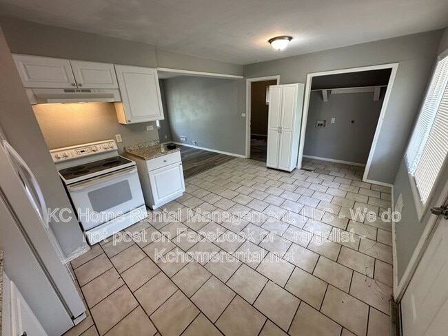 Building Photo - 10812 Newton Ave